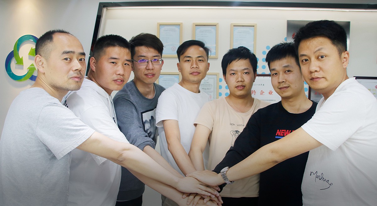 和“加油男孩”一起上班，每天都干劲十足